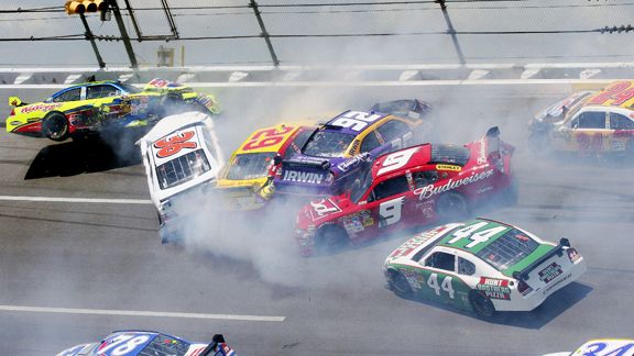 rpm_a_talladega-wreck01_576.jpg